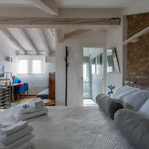 https://biennale-gallery-loft.hotelinveneto.com