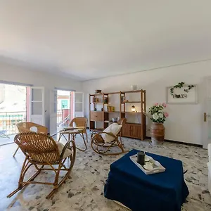 https://hintown-sciarita-nel-cuore-di-vernazza-splendido.hotelitalianriviera.com
